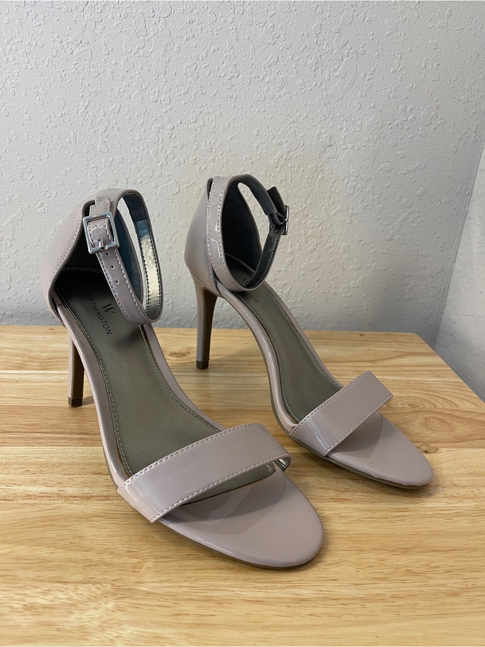 Worthington "Bristol" patent leather ankle strap heeled sandals size 7